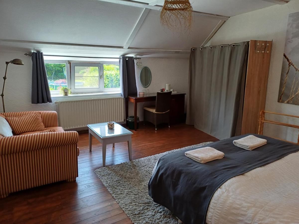 Les Gabelous - Chambre D'Hotes - Viroinval Dourbes Экстерьер фото
